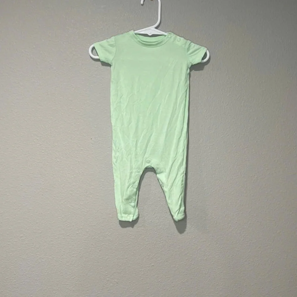 NWOT POSH PEANUT ROMPER SIZE NB